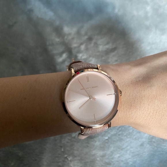 MK Signature Watch - Picture 5 of 5